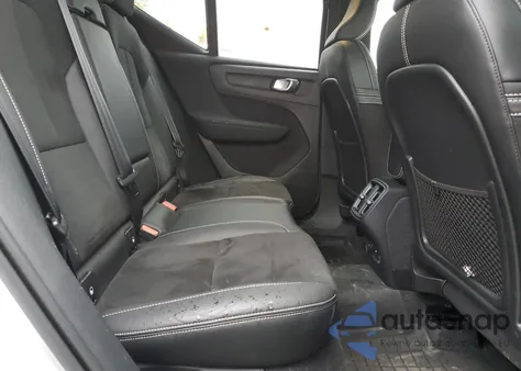 2022 Volvo Xc40 T5 R-Design z USA, uszkodzony, nr VIN YV4162UM4N2700415